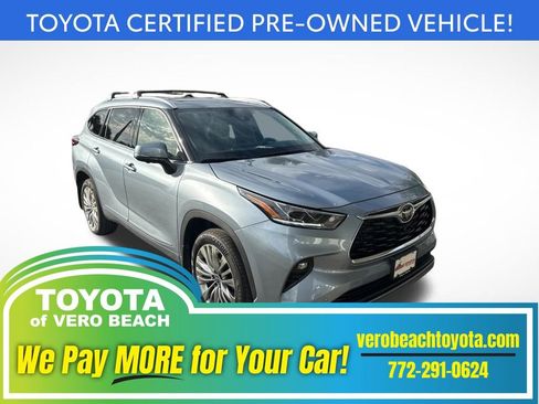 Used 2023 Toyota Highlander Platinum image 1