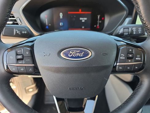 Used 2025 Ford Escape SE image 36
