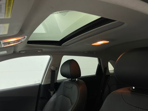 Used 2017 Kia Niro Touring image 12