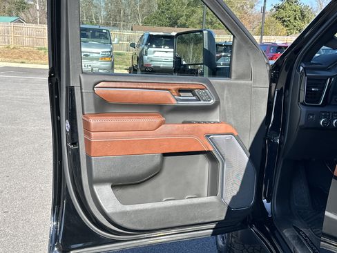 Certified 2024 GMC Sierra 2500 Denali Ultimate image 11