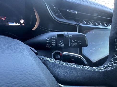 Used 2023 Jeep Grand Cherokee L Limited w/ Luxury Tech Group II image 39