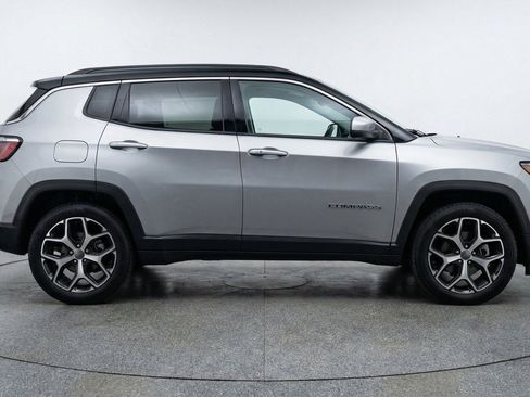 Used 2025 Jeep Compass Limited AWD/4WD image 11