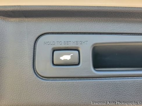 Used 2025 Honda Pilot Black Edition image 23