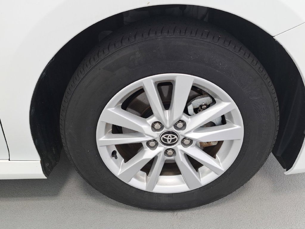 Used 2025 Toyota Camry LE FWD image 31