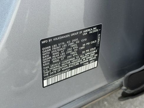 Used 2025 Volkswagen Atlas Cross Sport SE image 23