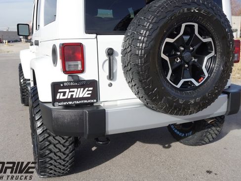 Used 2015 Jeep Wrangler Unlimited Sahara w/ Connectivity Group image 14