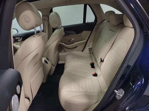 Used 2018 Mercedes-Benz GLC 300 4MATIC image 25