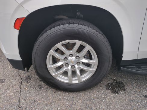 Used 2021 Chevrolet Suburban LT AWD/4WD image 8