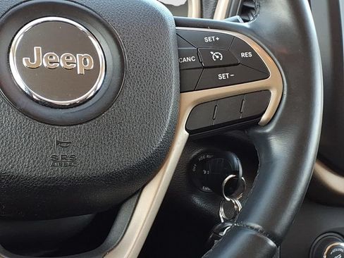 Used 2015 Jeep Cherokee Latitude FWD image 11