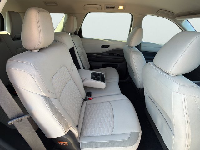 Used 2023 Nissan Pathfinder SV FWD image 13