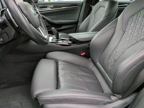 Used 2023 BMW 530e w/ Premium Package image 26