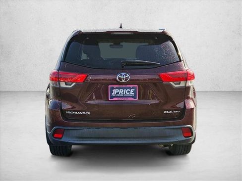 Used 2019 Toyota Highlander XLE image 6