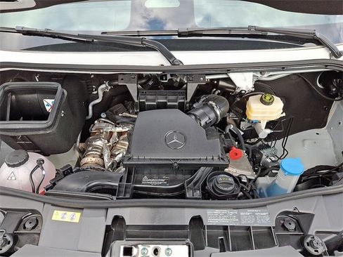 Used 2025 Mercedes-Benz Sprinter 2500 image 28