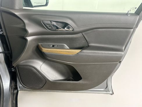 Used 2021 GMC Acadia SLE w/ Driver Convenience Package FWD image 34