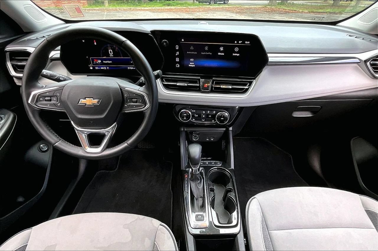 Used 2025 Chevrolet TrailBlazer LT w/ Convenience Package AWD/4WD image 7
