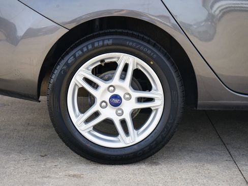 Used 2017 Ford Fiesta SE image 3