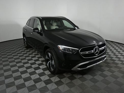 Used 2024 Mercedes-Benz GLC 300 4MATIC image 24