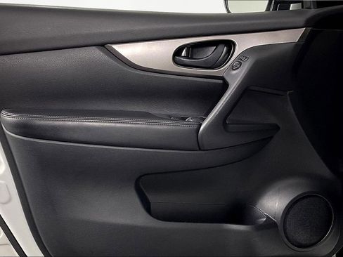 Used 2018 Nissan Rogue Sport S FWD image 19