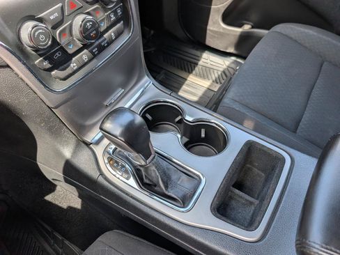 Used 2021 Jeep Grand Cherokee Laredo AWD/4WD image 34