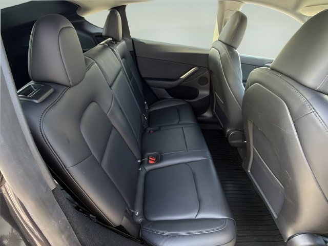 Used 2025 Tesla Model Y Long Range RWD image 13