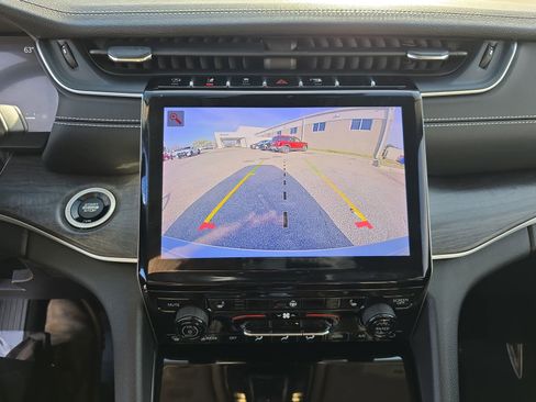 Used 2023 Jeep Grand Cherokee Limited w/ Black Appearance Package image 26