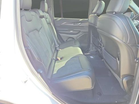 New 2025 Jeep Grand Cherokee Altitude image 34