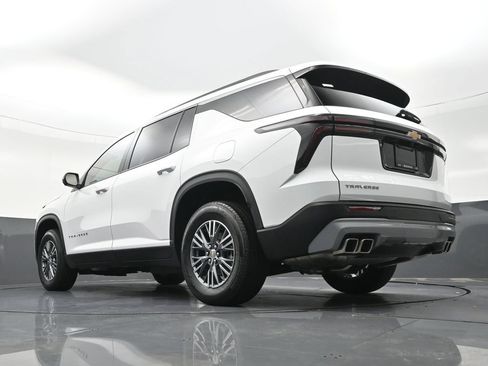 Used 2025 Chevrolet Traverse LT w/ Driver Confidence Package FWD image 27