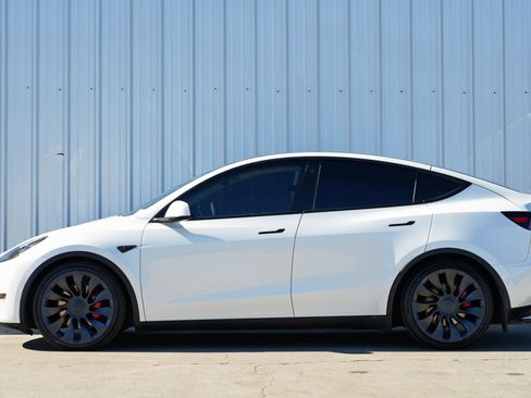 Used 2021 Tesla Model Y Performance image 9