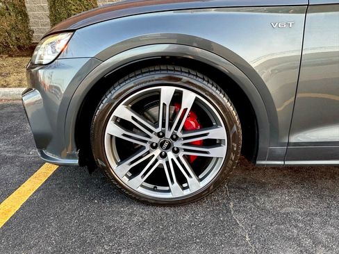 Used 2018 Audi SQ5 Prestige w/ Prestige Package image 3