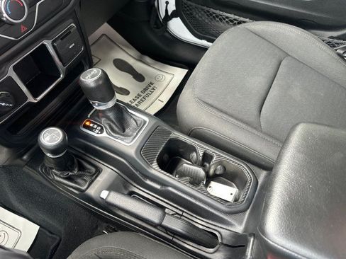 Used 2020 Jeep Wrangler Sport AWD/4WD image 13