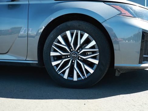 Used 2024 Nissan Altima 2.5 SV image 5