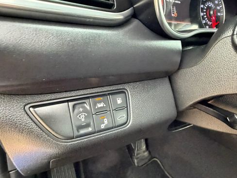 Used 2019 Genesis G70 2.0T Advanced image 18