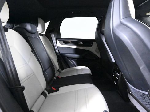 Certified 2025 Porsche Cayenne GTS AWD/4WD image 19