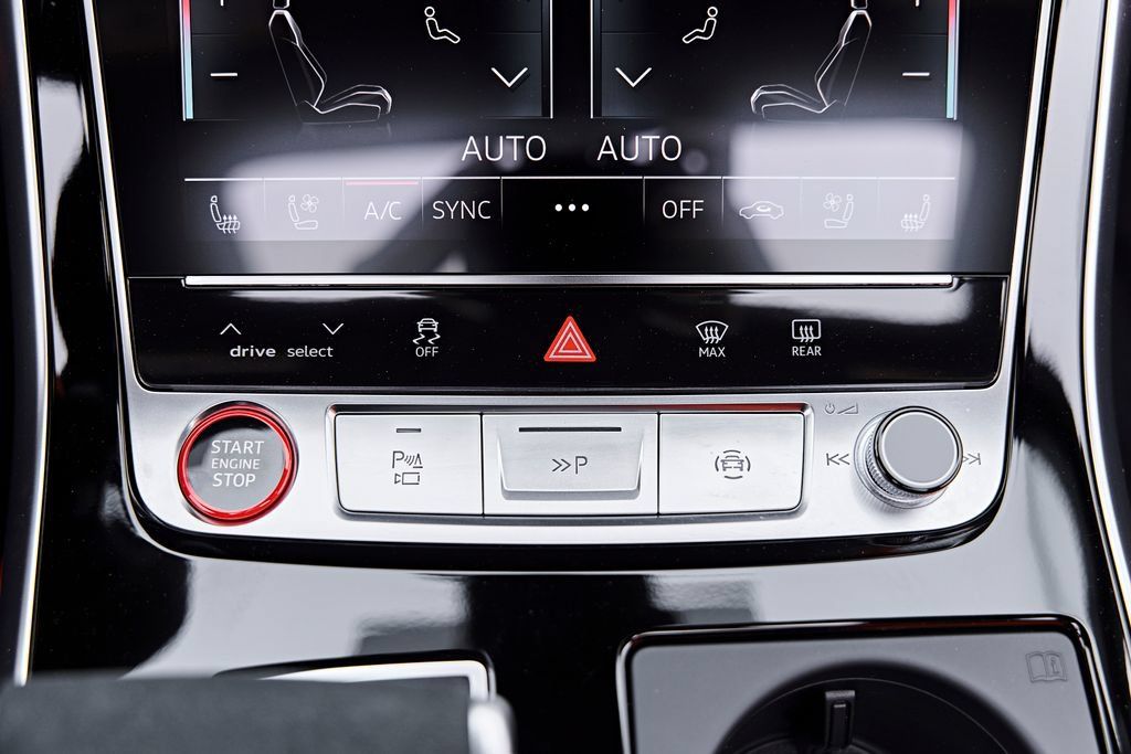Used 2026 Audi RS Q8 performance AWD/4WD image 93