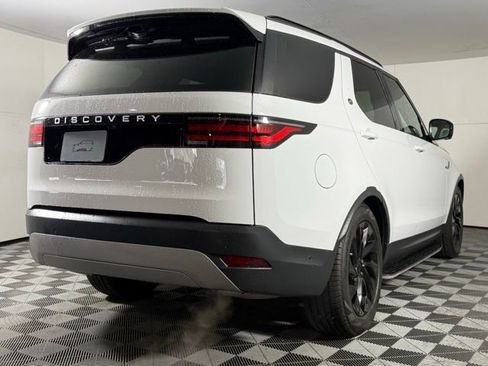 Used 2025 Land Rover Discovery S image 8