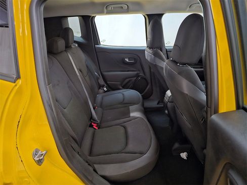 Used 2018 Jeep Renegade Altitude image 12