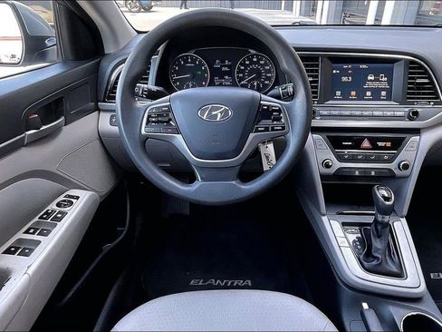 Used 2017 Hyundai Elantra SE FWD image 5