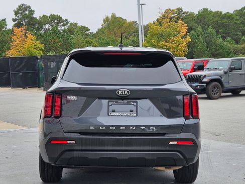 Used 2021 Kia Sorento LX image 6