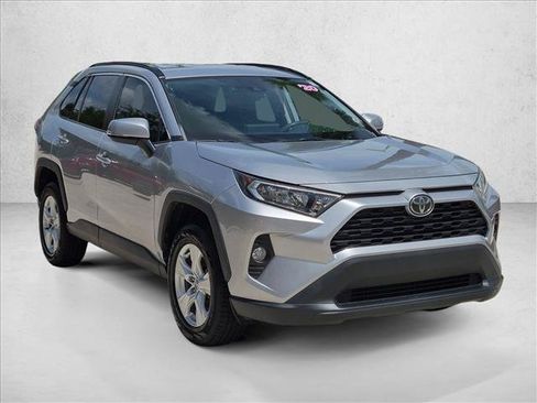 Used 2020 Toyota RAV4 XLE FWD image 3