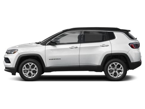 Used 2025 Jeep Compass Latitude AWD/4WD image 3