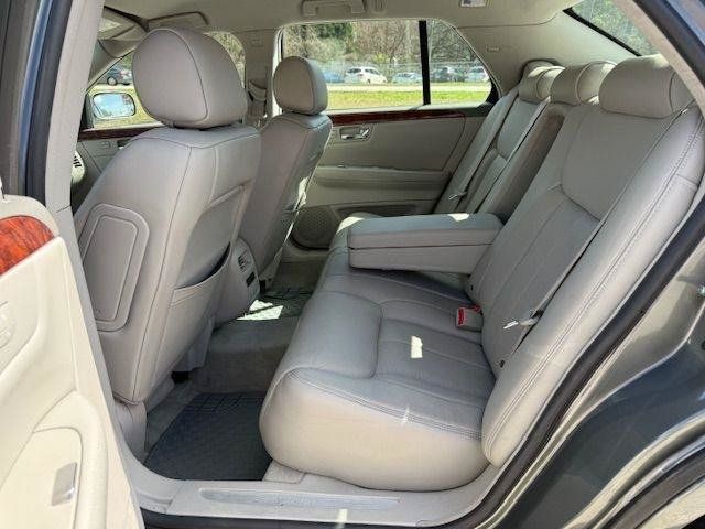 Used 2007 Cadillac DTS Luxury I w/ Trunk Convenience Package FWD image 4