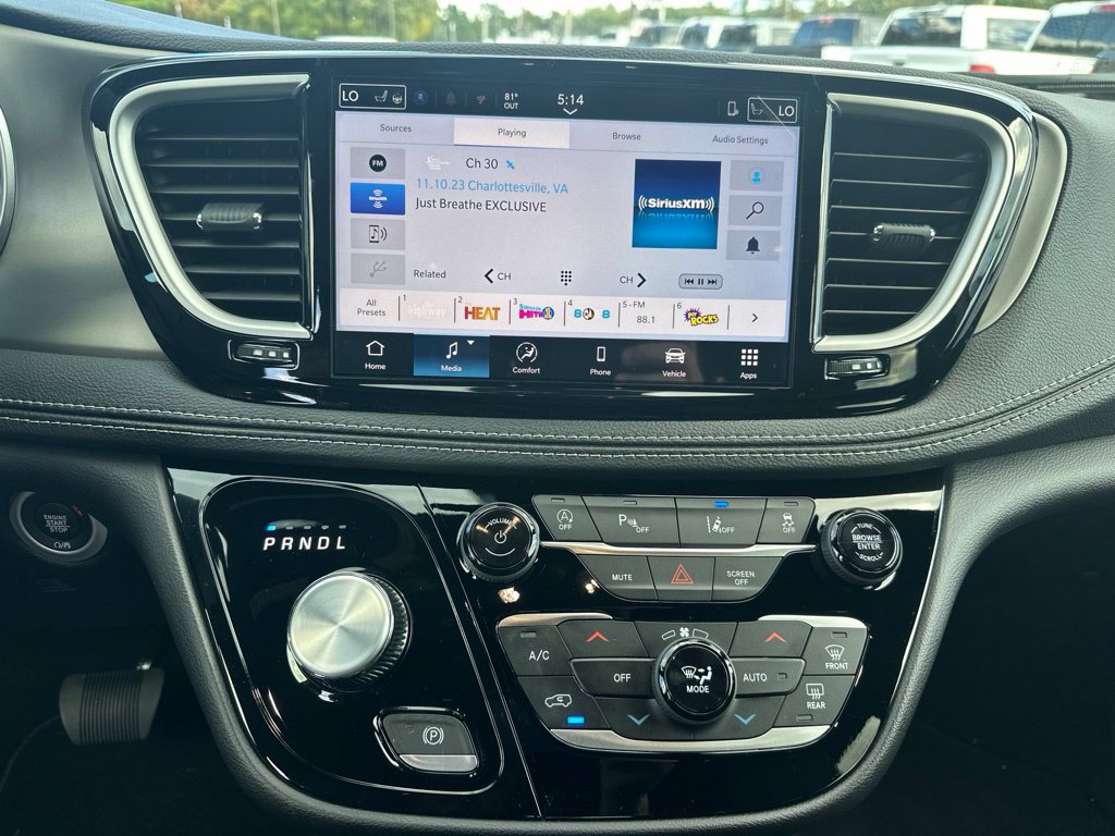 New 2027 Chrysler Pacifica Select AWD/4WD image 18