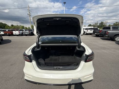 Used 2022 Nissan Maxima SR w/ Sport Mat Group FWD image 23