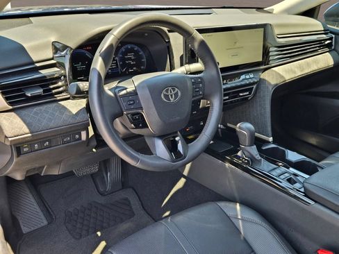 Used 2025 Toyota Camry XLE FWD image 19