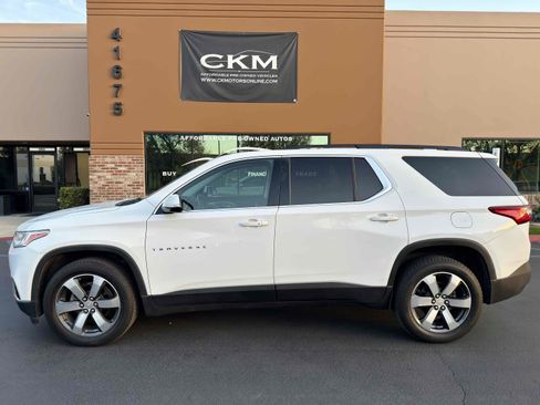 Used 2019 Chevrolet Traverse LT w/ LT Premium Package image 4
