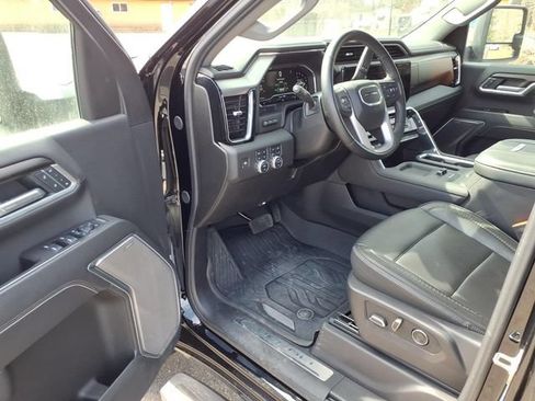 Used 2025 GMC Sierra 3500 Denali w/ Technology Package AWD/4WD image 9