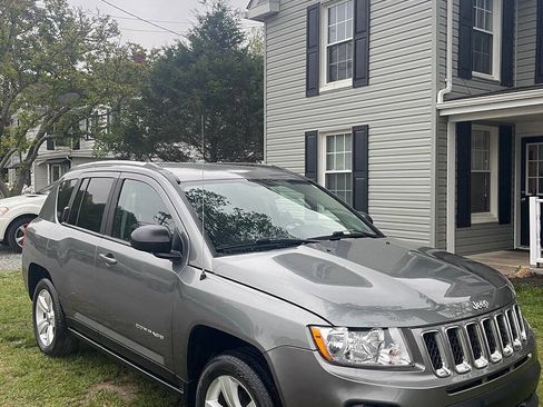 Used 2011 Jeep Compass 4WD image 2