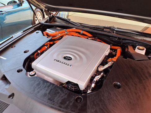 Used 2026 Toyota Mirai RWD image 8