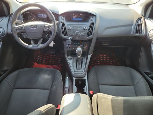 Used 2018 Ford Focus SE w/ SE Appearance Package FWD image 13