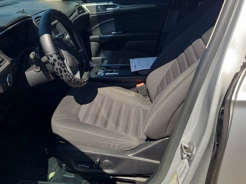 Used 2017 Ford Fusion SE image 6